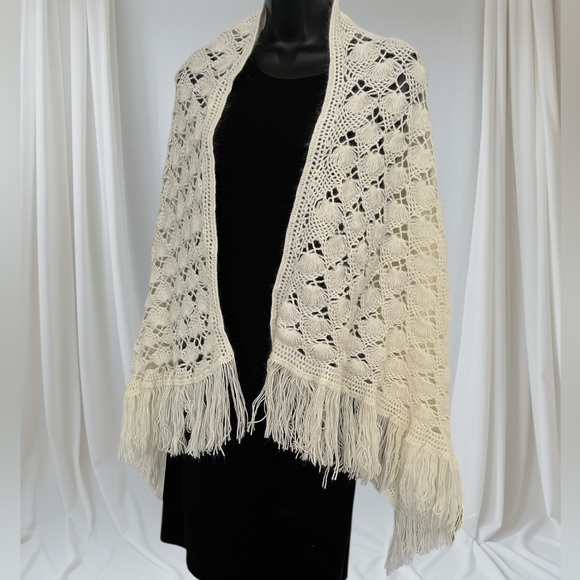 Off white angora crochet scarf shell design plus tassels - Picture 5 of 8